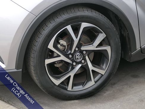 Used 2019 Toyota C-HR Limited FWD image 10
