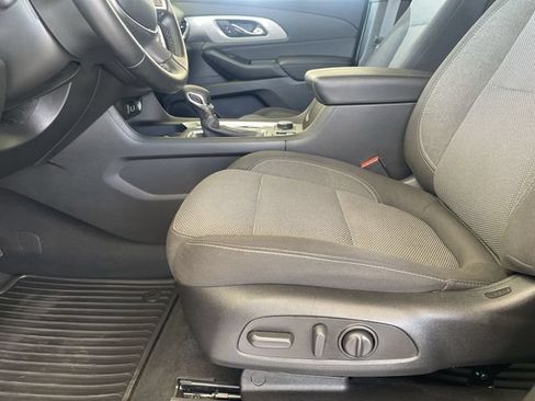 Used 2023 Chevrolet Traverse LT FWD image 18