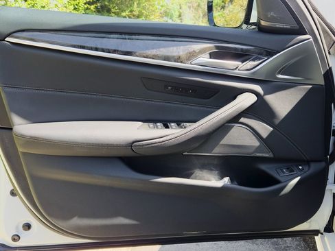 Used 2023 BMW 530e w/ M Sport Package image 12