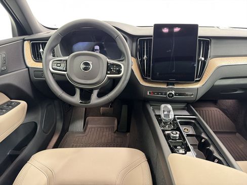 Used 2026 Volvo XC60 B5 Core image 23