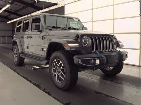 Used 2022 Jeep Wrangler Unlimited Sahara w/ Cold Weather Group AWD/4WD image 3