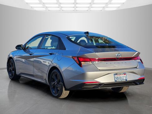 Certified 2022 Hyundai Elantra SEL w/ Convenience Package image 5