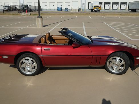 Used 1990 Chevrolet Corvette Convertible image 17