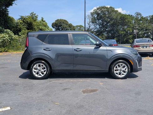 Used 2024 Kia Soul LX w/ Option Group 015 FWD image 3
