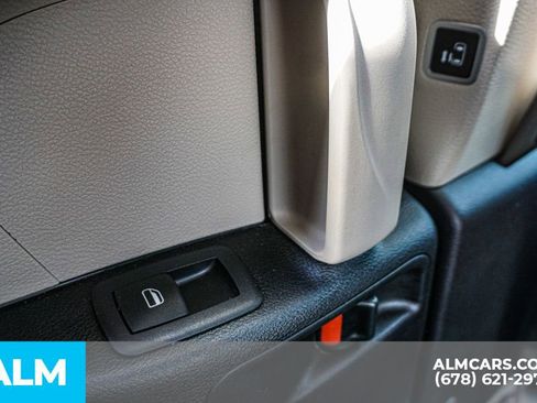 Used 2024 Chrysler Pacifica Touring-L image 34