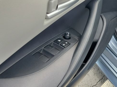 Used 2021 Toyota Corolla LE FWD image 20