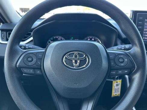 Used 2021 Toyota RAV4 LE AWD/4WD image 22
