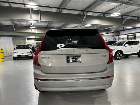 Used 2024 Volvo XC90 B5 Core w/ Protection Package Premier image 3