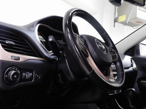 Used 2017 Jeep Cherokee Latitude w/ Comfort & Convenience Group image 29