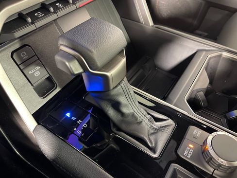 Certified 2025 Toyota Tundra Limited AWD/4WD image 22