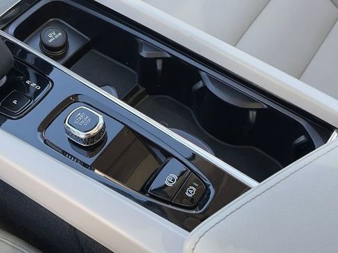 Used 2023 Volvo XC60 B5 Plus w/ Climate Package image 32