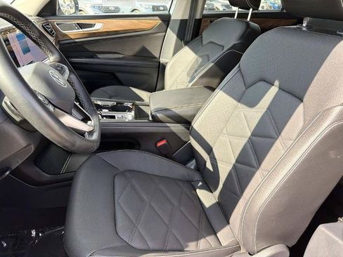 Used 2025 Volkswagen Atlas SE FWD image 25