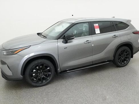 New 2025 Toyota Highlander XLE image 5