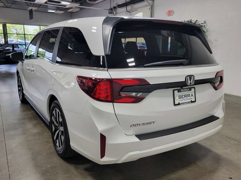 Certified 2026 Honda Odyssey EX-L image 7