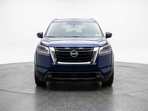 Used 2025 Nissan Pathfinder SV AWD/4WD image 2