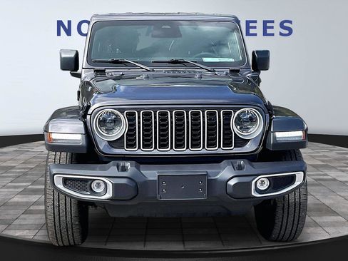 Used 2025 Jeep Wrangler Sahara image 2