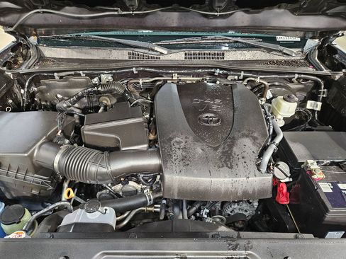 Used 2020 Toyota Tacoma TRD Sport w/ Technology Package AWD/4WD image 19