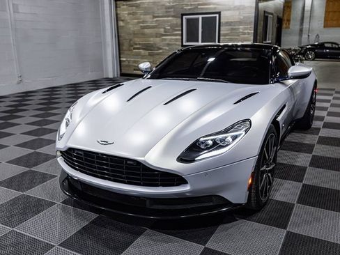 Used 2017 Aston Martin DB11 V12 image 25