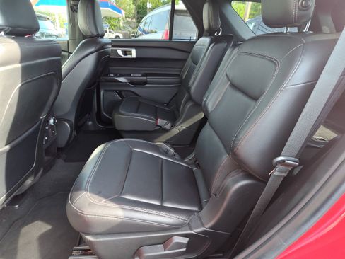 Used 2020 Ford Explorer XLT w/ Equipment Group 202A AWD/4WD image 19