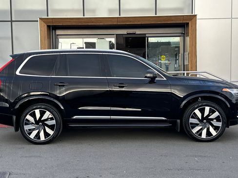 Certified 2025 Volvo XC90 T8 Ultra image 9