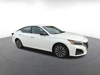 Used 2025 Nissan Altima 2.5 SV FWD video 2