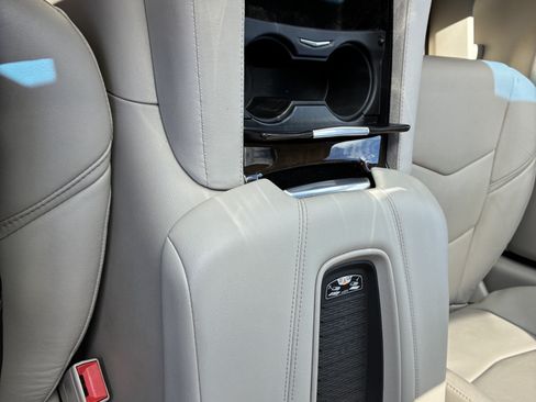 Used 2019 Cadillac Escalade ESV Premium Luxury AWD/4WD image 38