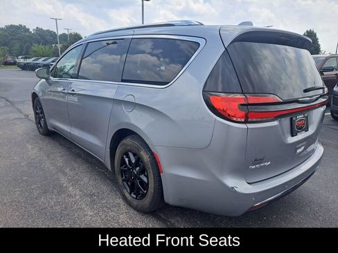 Used 2021 Chrysler Pacifica Touring-L FWD image 6