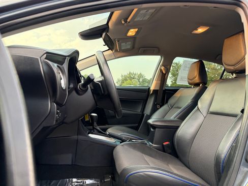 Used 2017 Toyota Corolla SE w/ Carpet Mat Package (TMS) FWD image 12