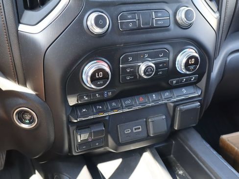 Used 2019 GMC Sierra 1500 AT4 w/ AT4 Premium Package AWD/4WD image 26