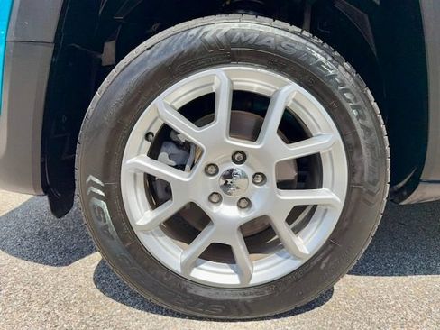 Used 2020 Jeep Renegade Latitude AWD/4WD image 28