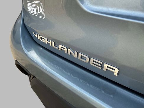 Used 2024 Toyota Highlander XLE image 12