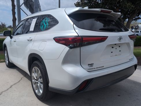 Used 2023 Toyota Highlander Limited image 8