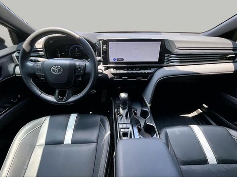 Used 2025 Toyota Camry SE FWD image 16