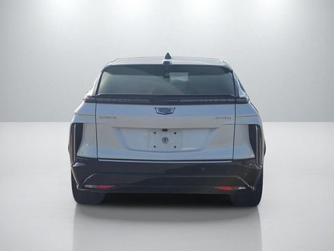 Used 2024 Cadillac Lyriq Luxury AWD/4WD image 7