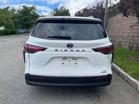 Used 2022 Toyota Sienna LE FWD image 5