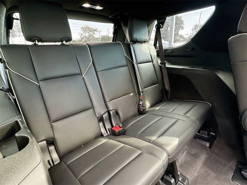 Used 2024 Cadillac Escalade Premium Luxury image 31