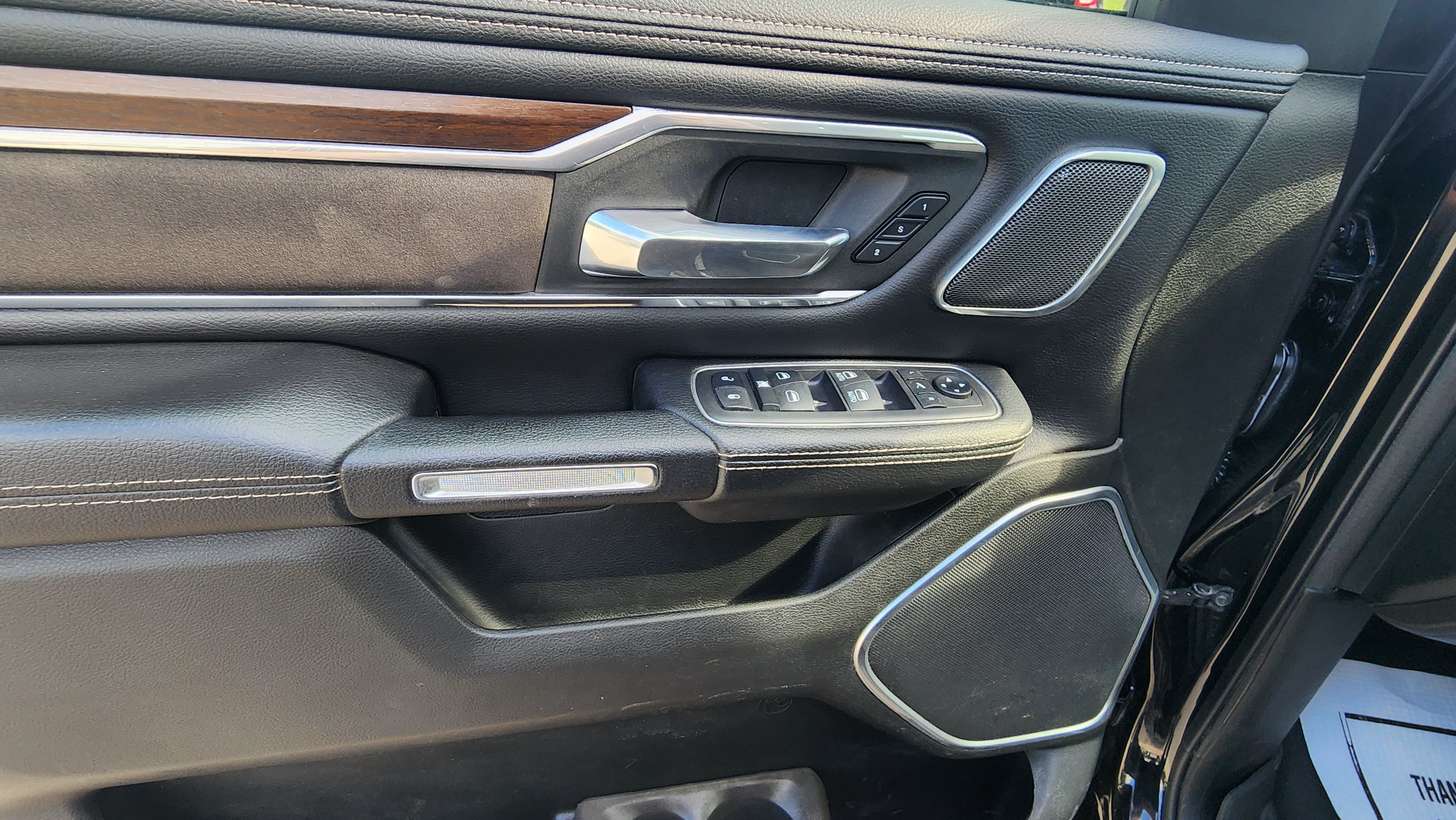 Used 2022 RAM 1500 Laramie AWD/4WD image 11