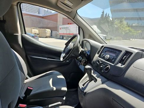 Used 2017 Nissan NV200 S FWD image 5