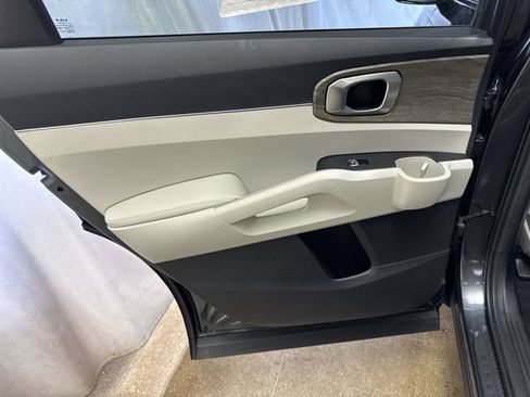 Used 2023 Kia Sorento EX w/ Panoramic Sunroof Package FWD image 24
