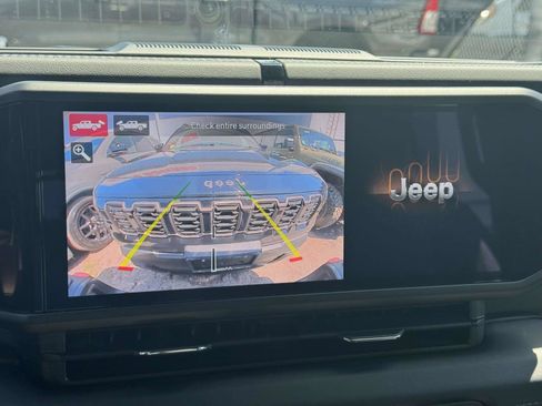 Used 2024 Jeep Gladiator Mojave AWD/4WD image 26