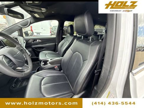 Used 2025 Chrysler Pacifica Select FWD image 33
