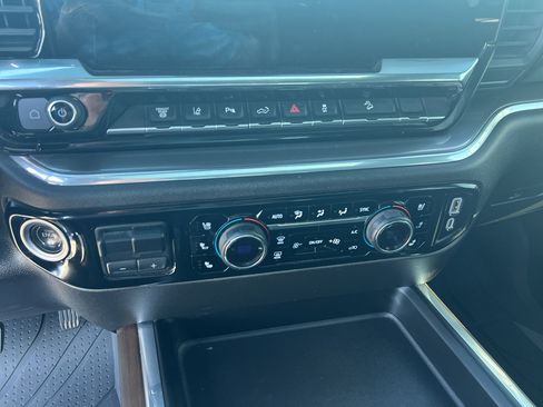 Used 2024 Chevrolet Silverado 2500 High Country w/ High Country Premium Package AWD/4WD image 16