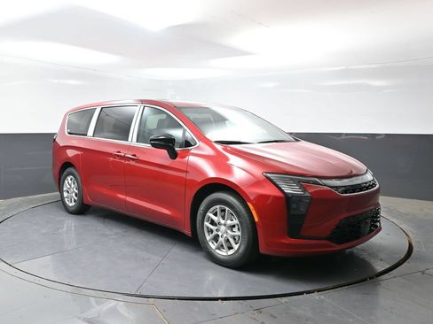 New 2027 Chrysler Pacifica Select FWD image 3
