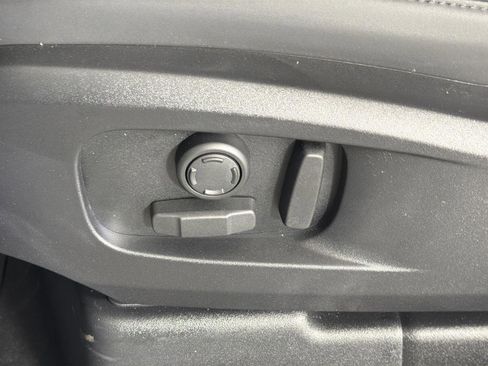 New 2026 Land Rover Defender 110 X-Dynamic SE image 23