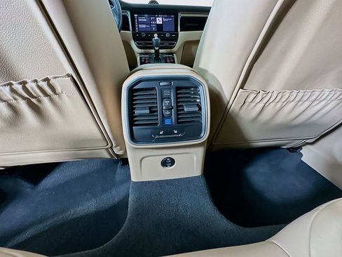 Certified 2023 Porsche Macan AWD/4WD image 27