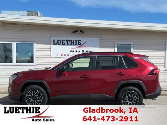 Used 2021 Toyota RAV4 LE FWD image 1