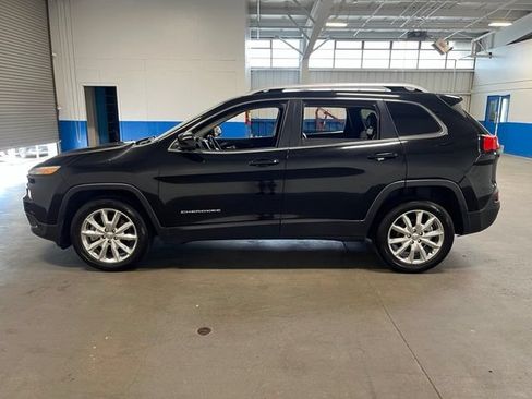 Used 2017 Jeep Cherokee Limited FWD image 6