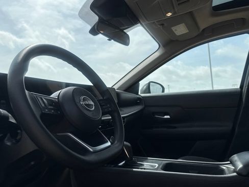 Certified 2025 Nissan Kicks SV w/ SV Premium Package FWD image 37