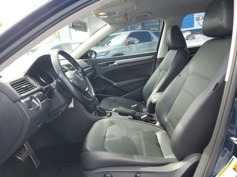 Used 2018 Volkswagen Passat 2.0T R-Line image 10