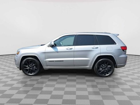 Used 2018 Jeep Grand Cherokee Altitude AWD/4WD image 5